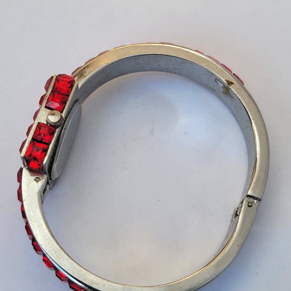 Vintage Watches Ladies Red Crystal Bangle Quartz Watch with Silver Dial - Picture 6 of 10